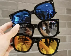 what does mirrored sunglasses mean